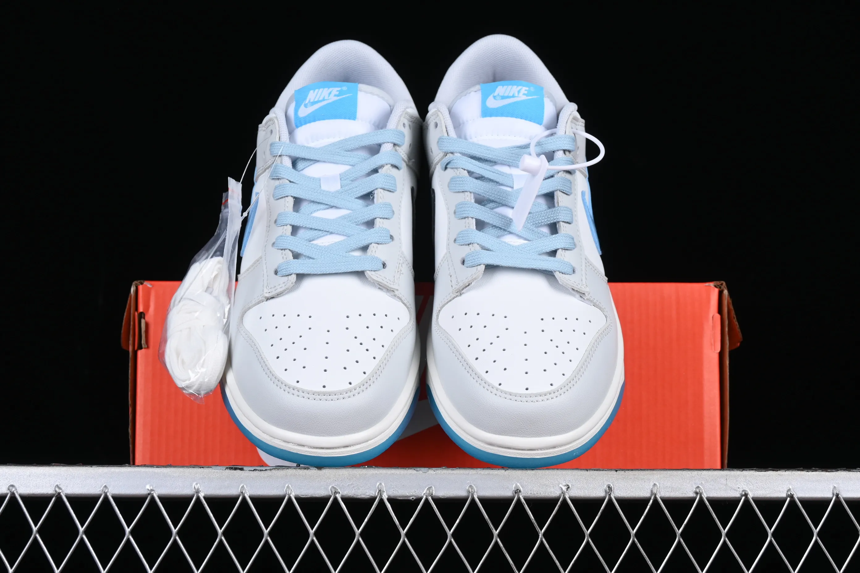 All Categories Nk SB Dunk Series Nk SB Dunk Low Low-top sneakers Cost-effective version Nk SB Dunk Low "520" Valentine's Day limited SB low-top sports and leisure sneakers FN3433-141